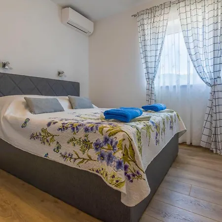 Nevenka 2 Guest house 3*
