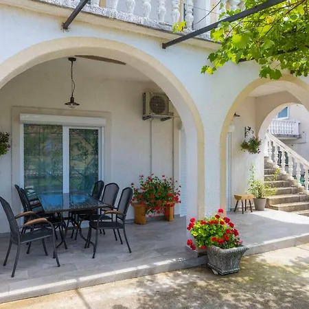 Nevenka 2 Guest house Novi Vinodolski